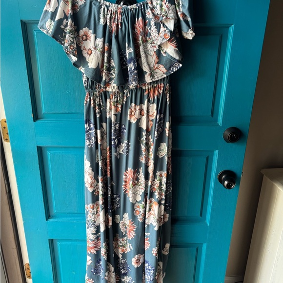 Elegant Floral Off-Shoulder Maxi Dress - Picture 3 of 5